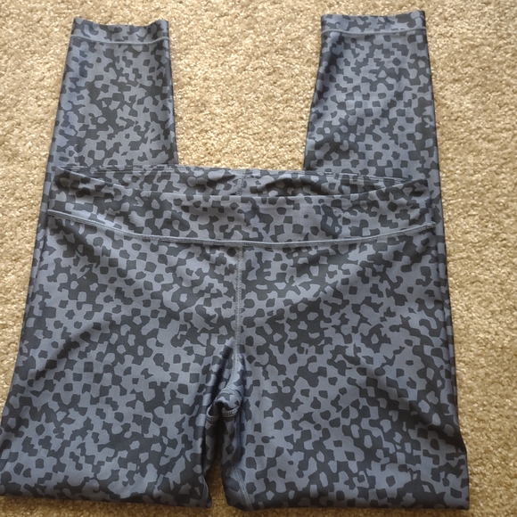 Under Armour Women's XL Grey Compression Pants Active Wear - Picture 2 of 4